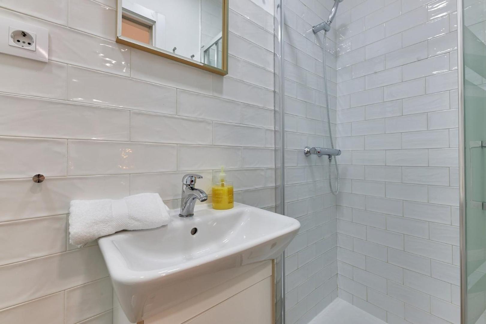 Fee4Me. Amazing Apartment In The Heart Of Lavapies มาดริด ภายนอก รูปภาพ
